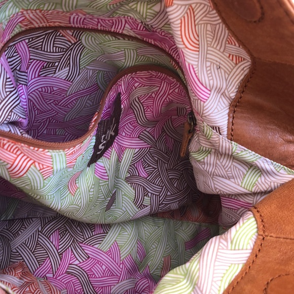 Cross body - Picture 3 of 7